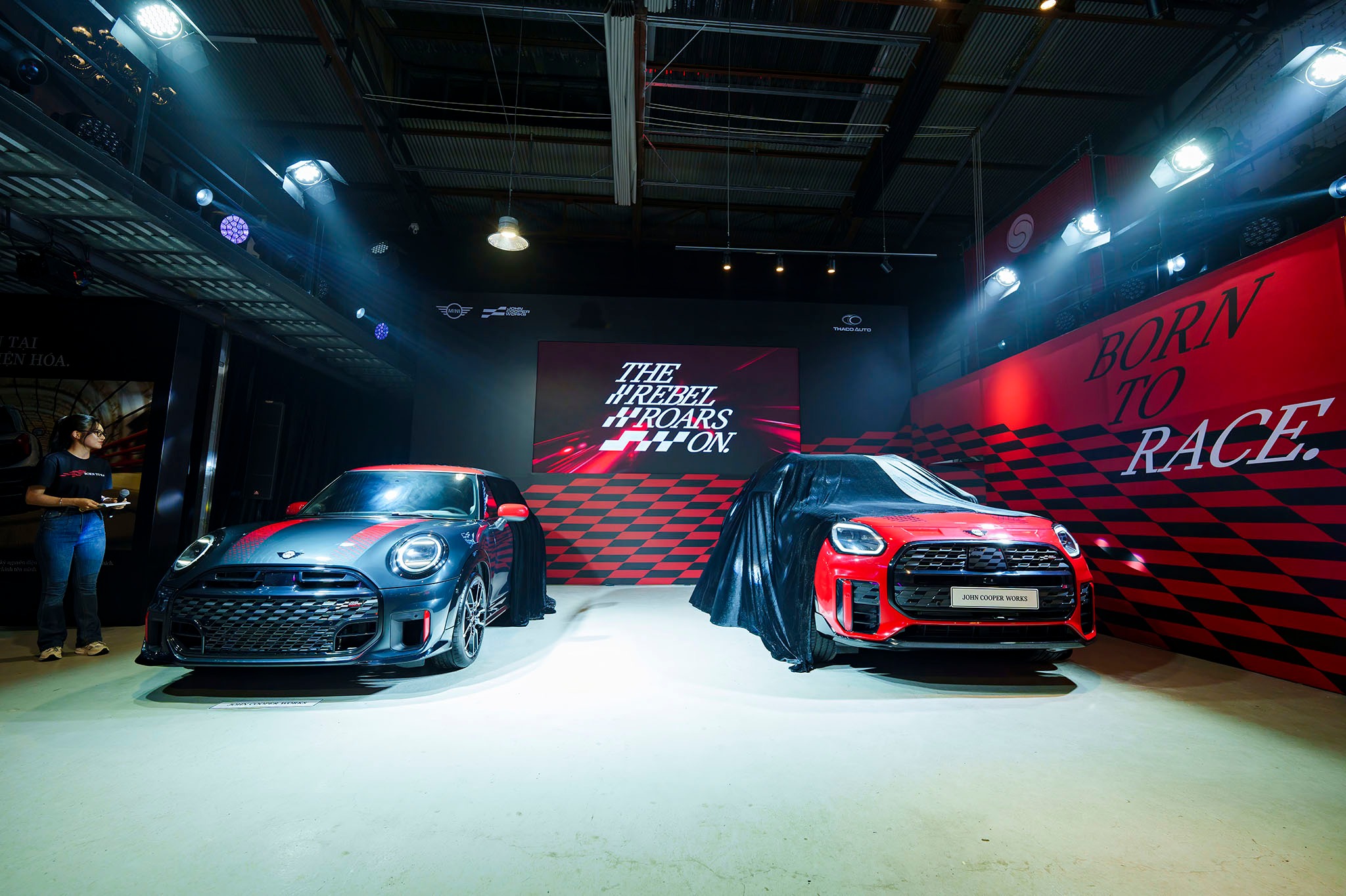 Bộ đôi MINI John Cooper Works thế hệ mới: Kỷ nguyên mới của xe hiệu năng cao