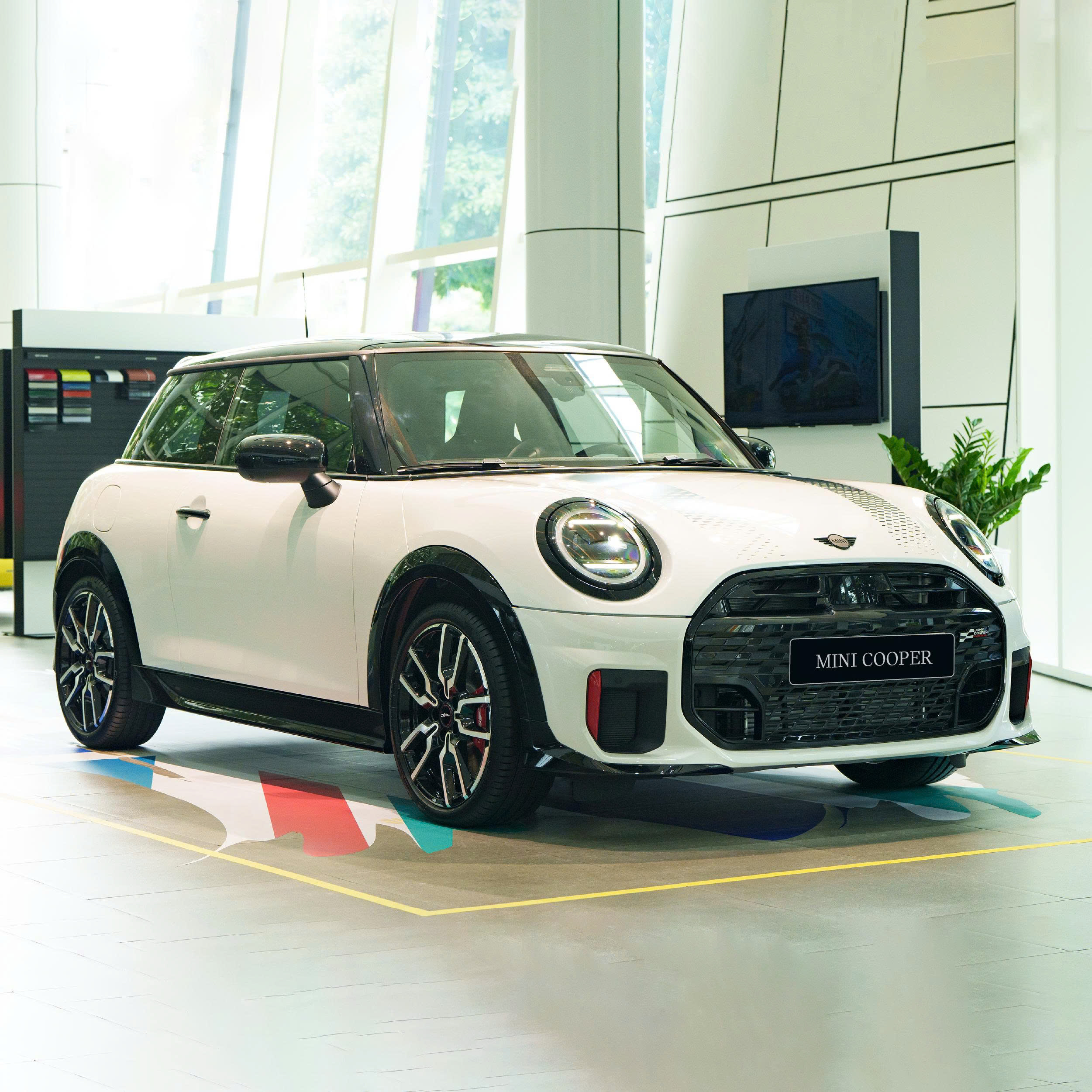 MINI JCW Thế Hệ Mới Chính Thức Ra Mắt Việt Nam: Kết Hợp Hoàn Hảo Giữa Di Sản Đua Xe và Công Nghệ Đỉnh Cao